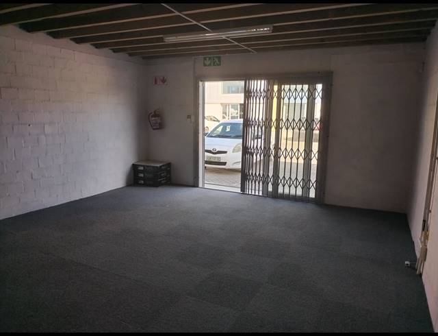 84M² OFFICE RENTED IN FAIRVIEW